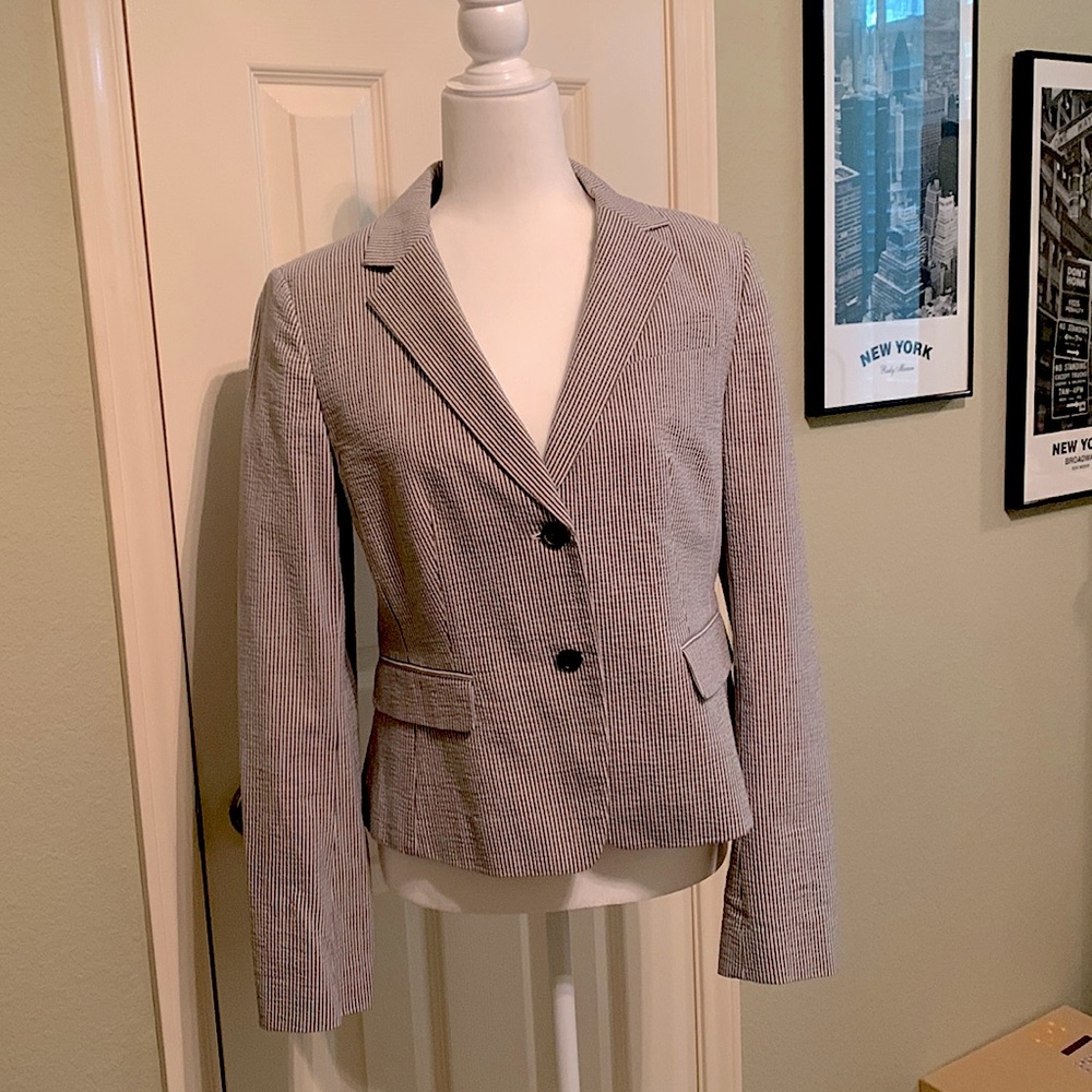Fun yet formal/Ann Taylor blazer, perfect w jeans or business meetings!